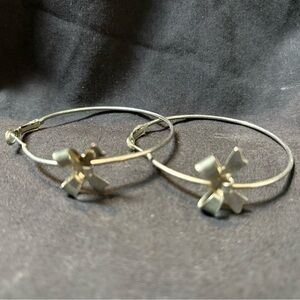 Silver bow Textured hoop earrings
